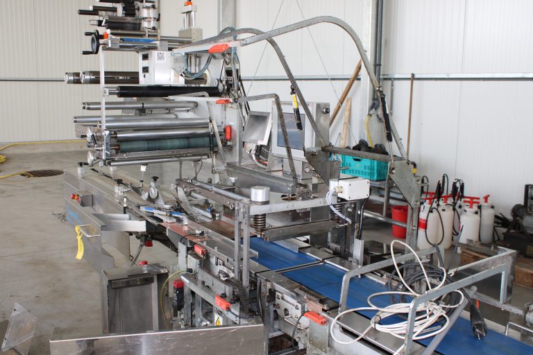 Sorteermachine voor tomaten v&oacute;&oacute;r de reiniging